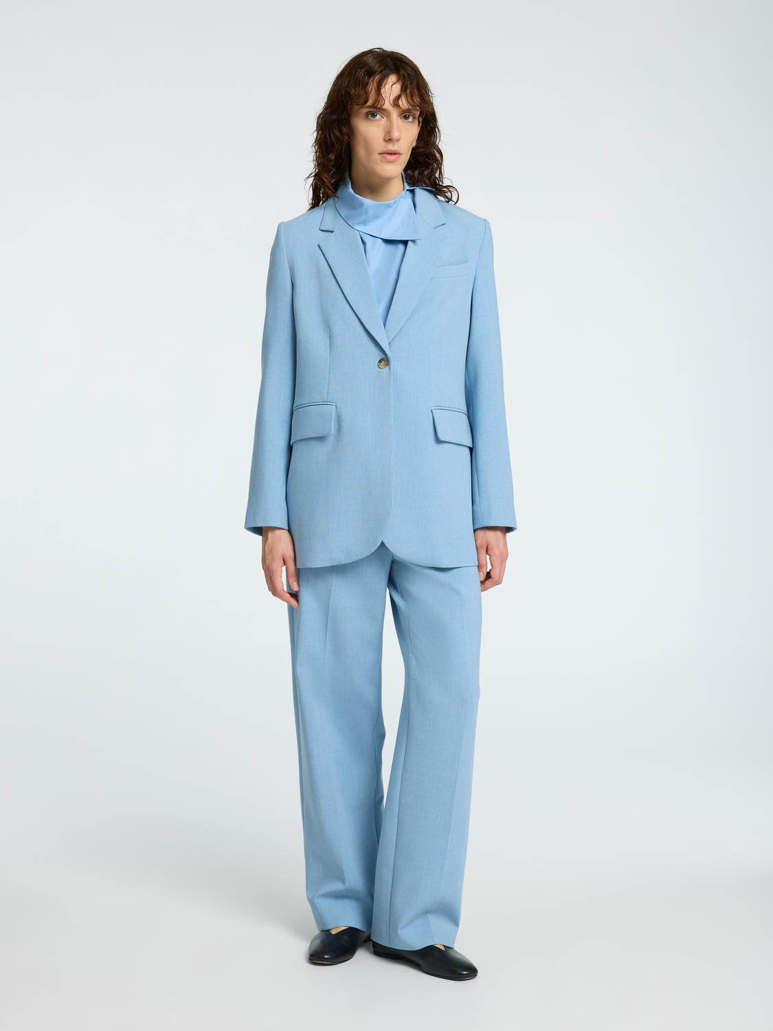 model_shot-front_full